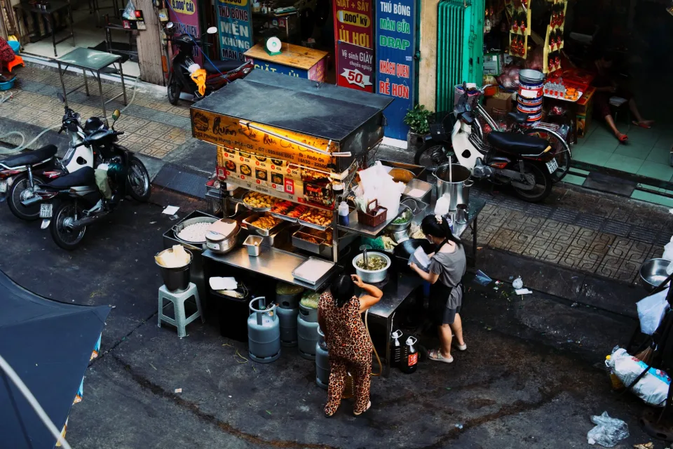 Chỗ ngồi chờ và gửi xe