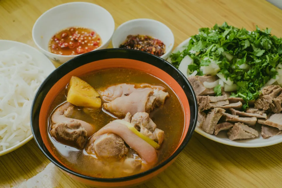 Quầy pha chế và đồ nhắm